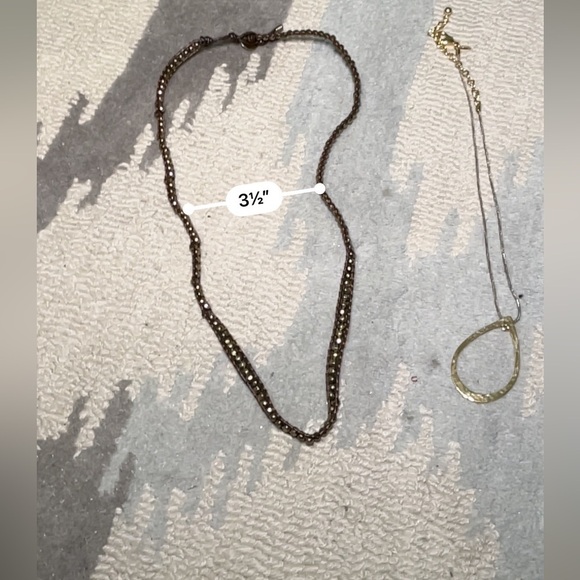 Set of two necklaces, one brown and one gold colored - Picture 4 of 7